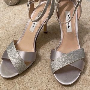 Nina Venus Sandals Silver Satin Size 6.5